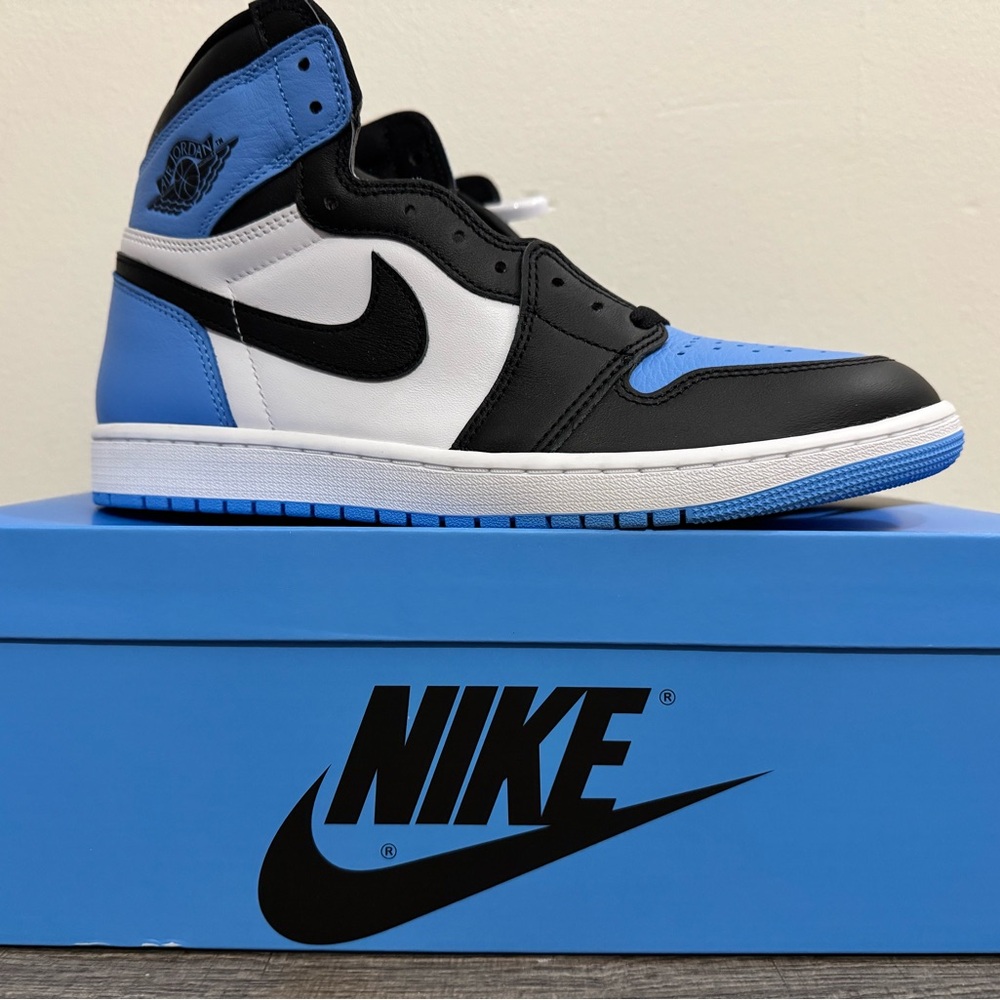 Nike Air Jordan 1 Retro High OG University Blue Men’s Size 11